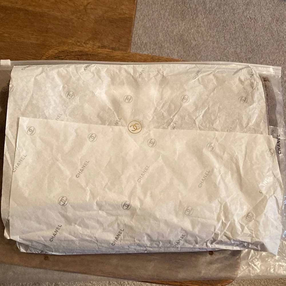 Chanel Makeup/Beaute Precision Adjustable Crossbody “Terry/Teddy” Bag NIP - Picture 9 of 11